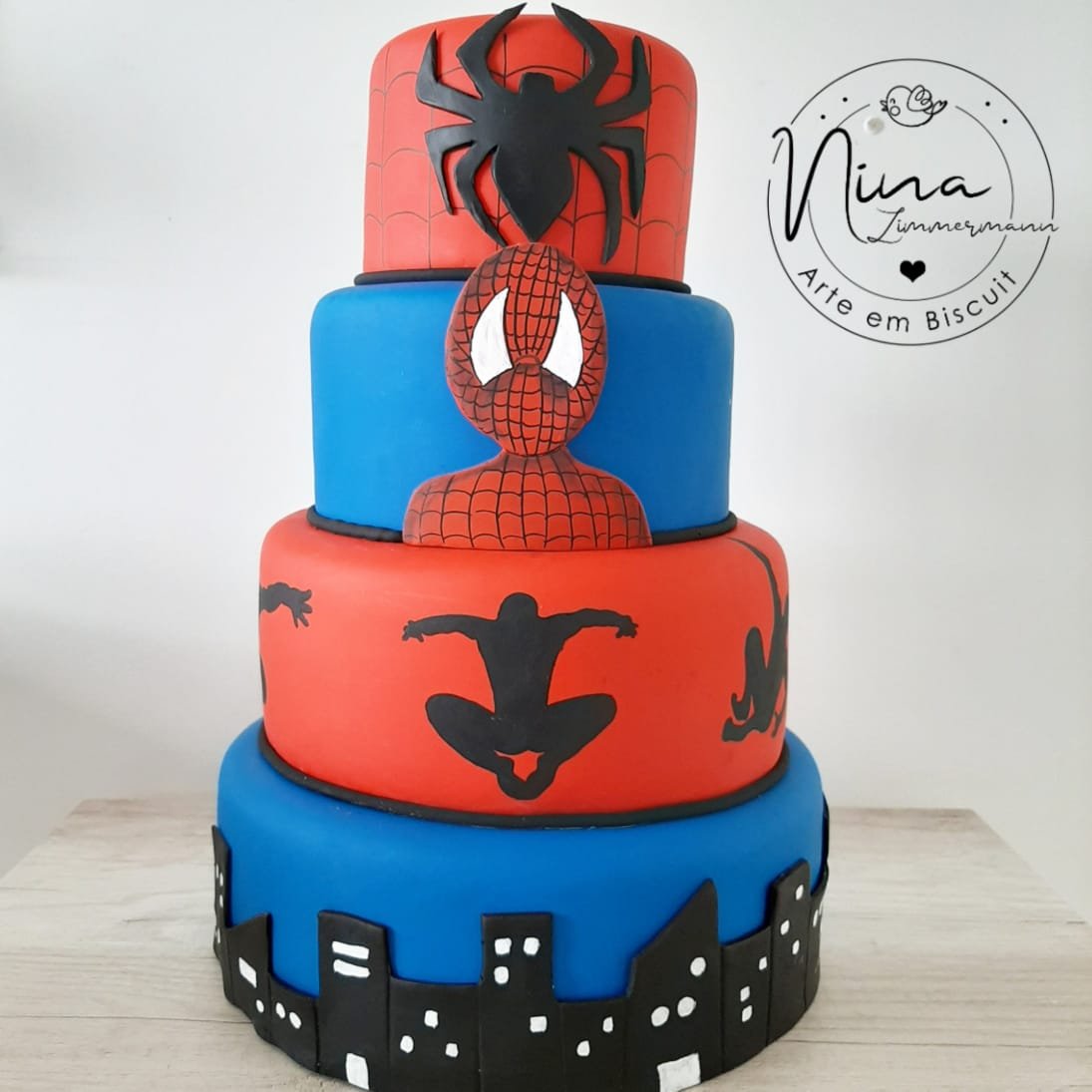 Bolo cenográfico Homem Aranha 1 — aluguel Nina Z Biscuit
