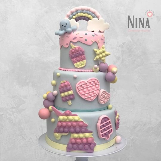 Bolo cenográfico Pop It — aluguel Nina Z Biscuit