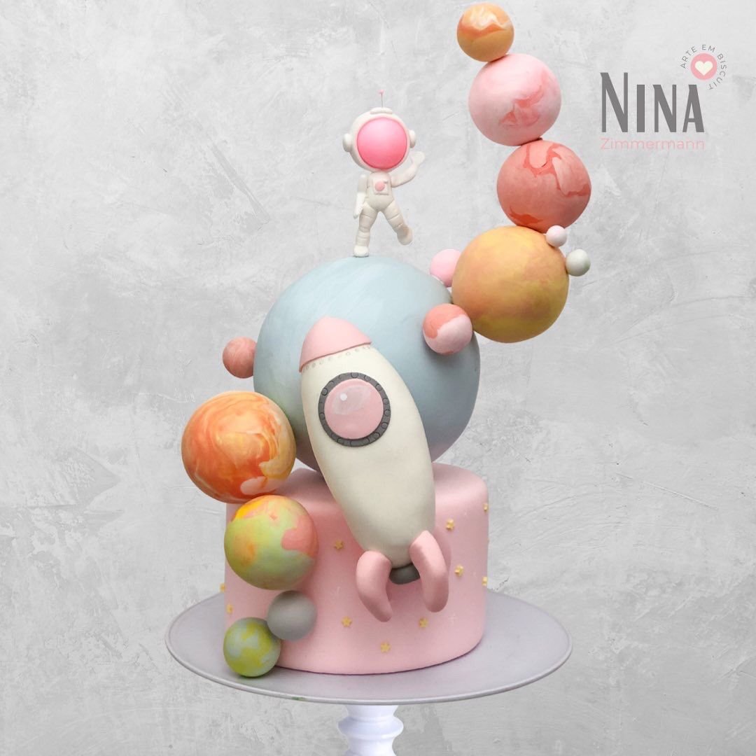 Bolo cenográfico Astronauta Menina — aluguel Nina Z Biscuit