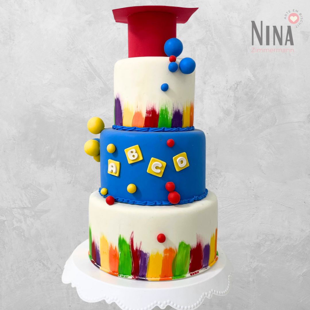 Bolo cenográfico Formatura infantil 2 — aluguel Nina Z Biscuit