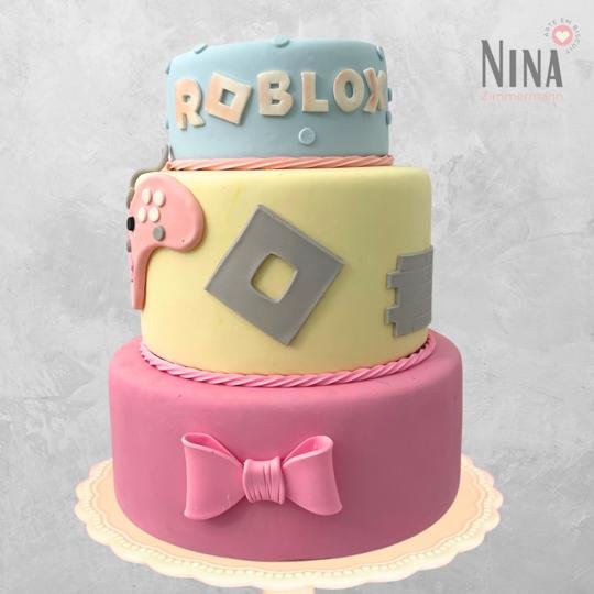 Bolo cenográfico Roblox menina — aluguel Nina Z Biscuit