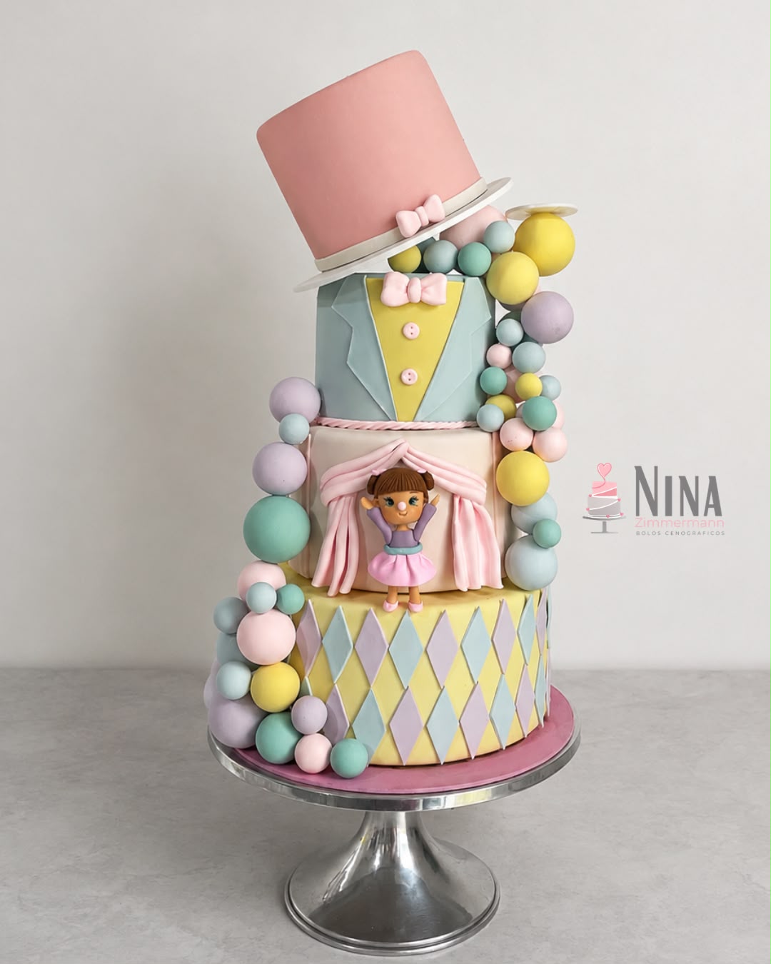 Bolo cenográfico Circo Menina 2 — aluguel Nina Z Biscuit