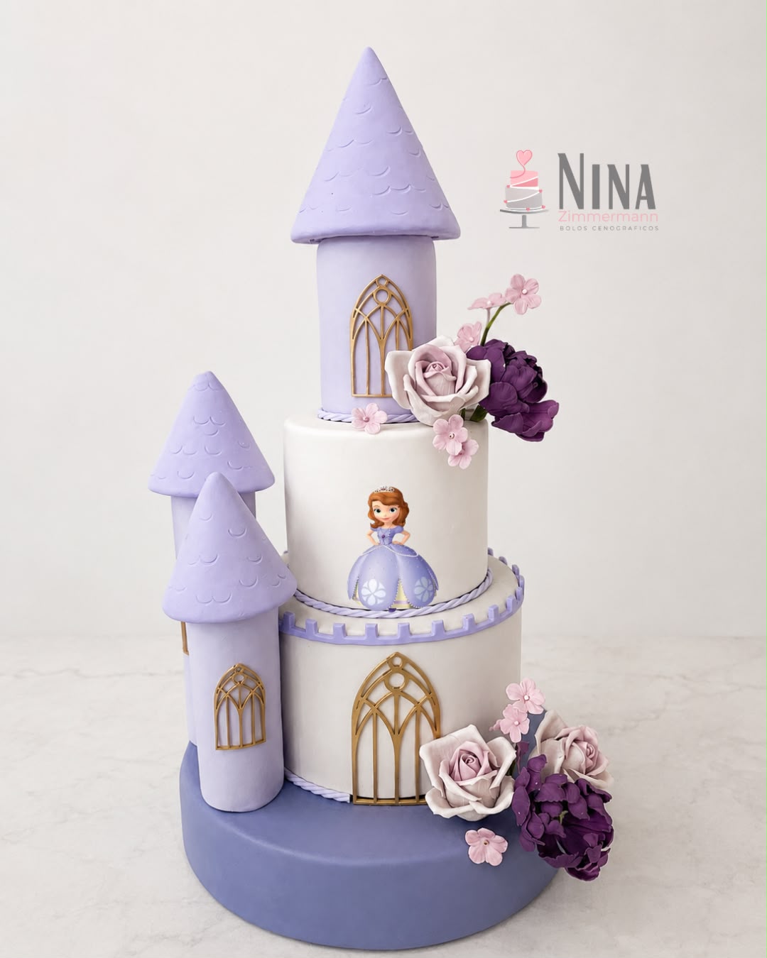 Bolo cenográfico Princesa Sofia — aluguel Nina Z Biscuit