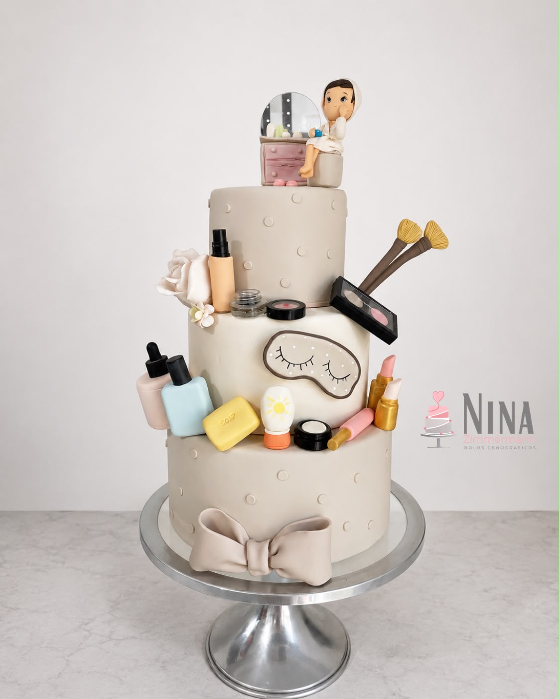 Bolo cenográfico SkinCare — aluguel Nina Z Biscuit