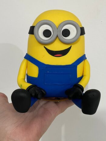 Bolo cenográfico Minnion Personagem Temático