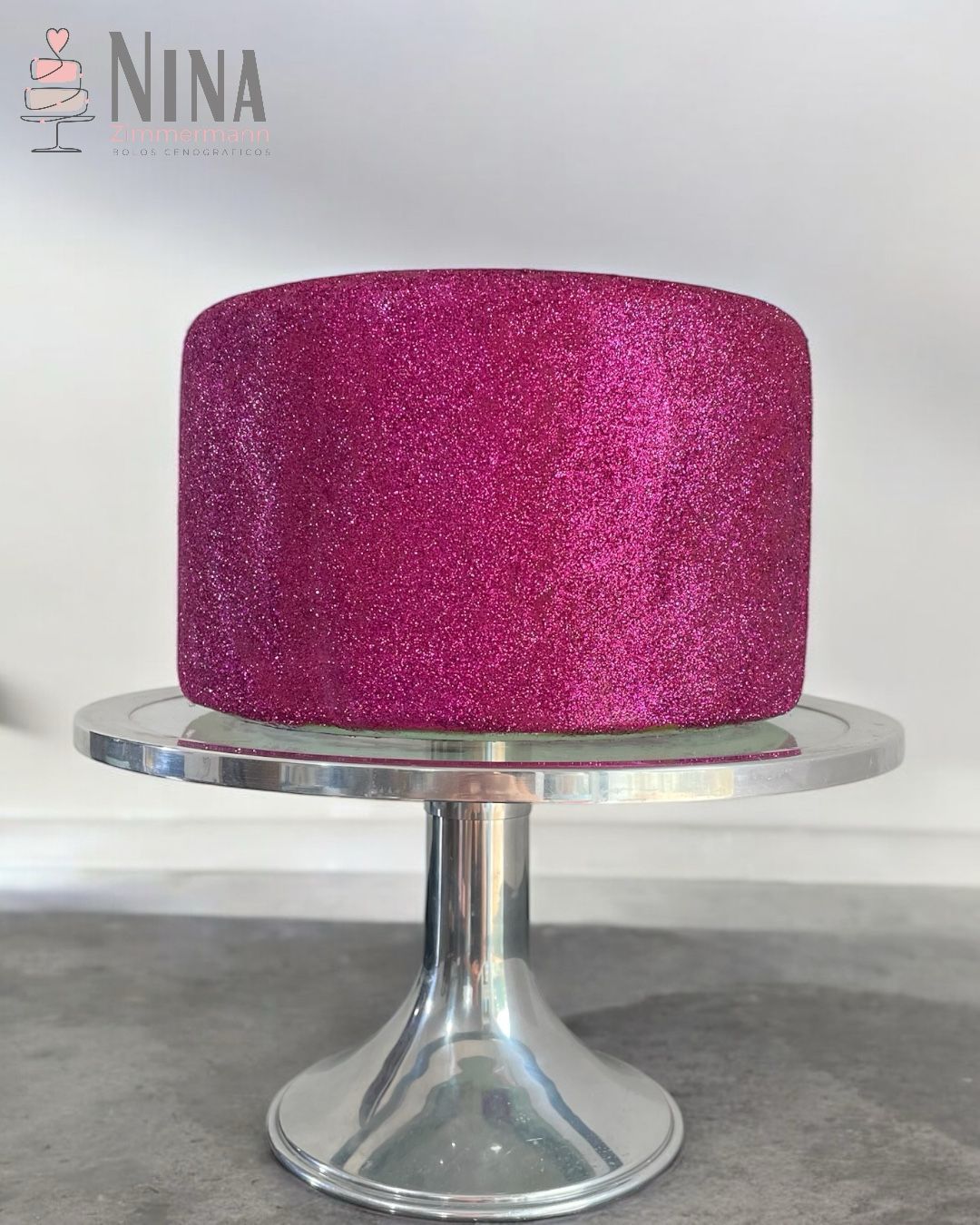 Bolo cenográfico Pink gliter — aluguel Nina Z Biscuit
