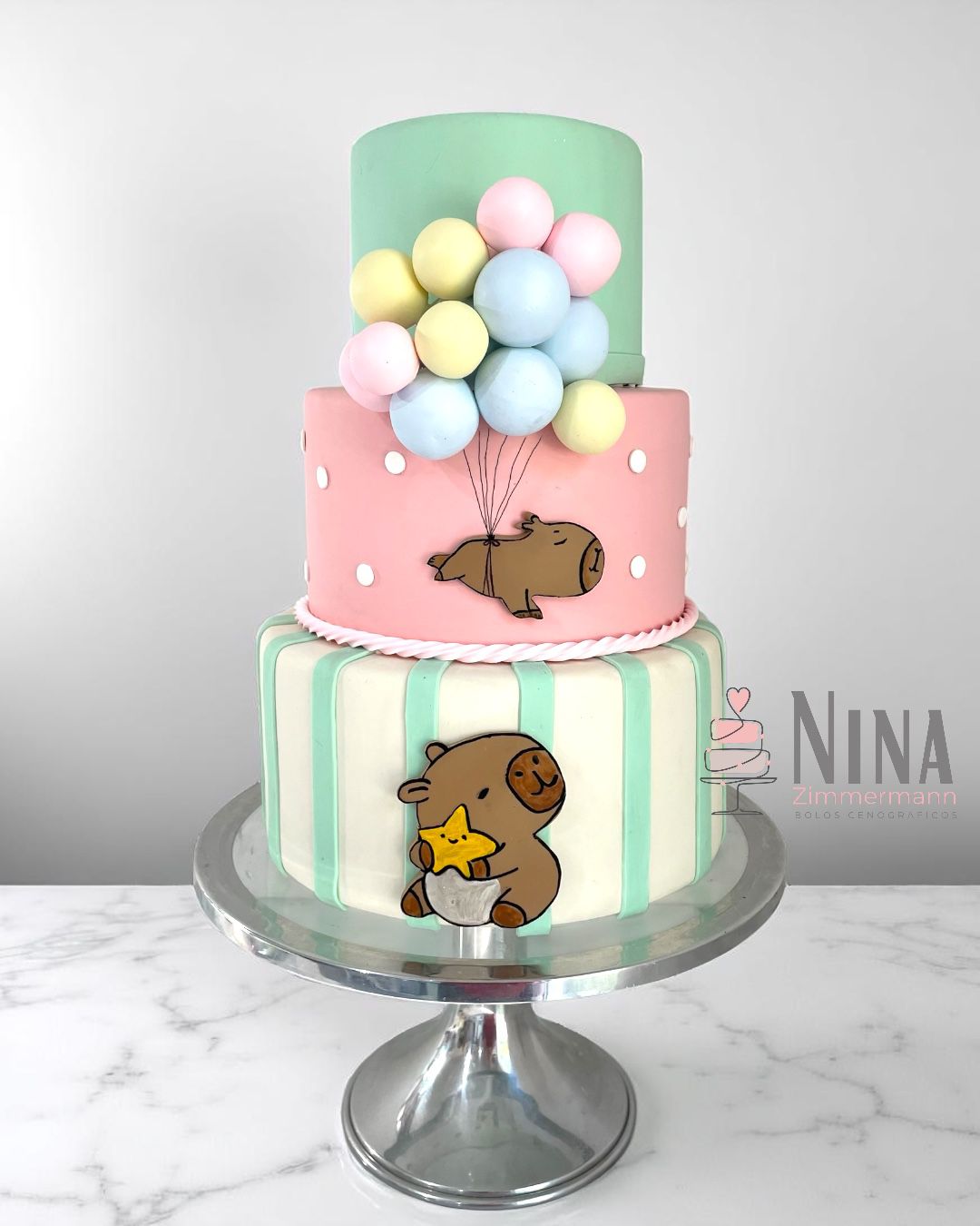 Bolo cenográfico Capivara menina — aluguel Nina Z Biscuit