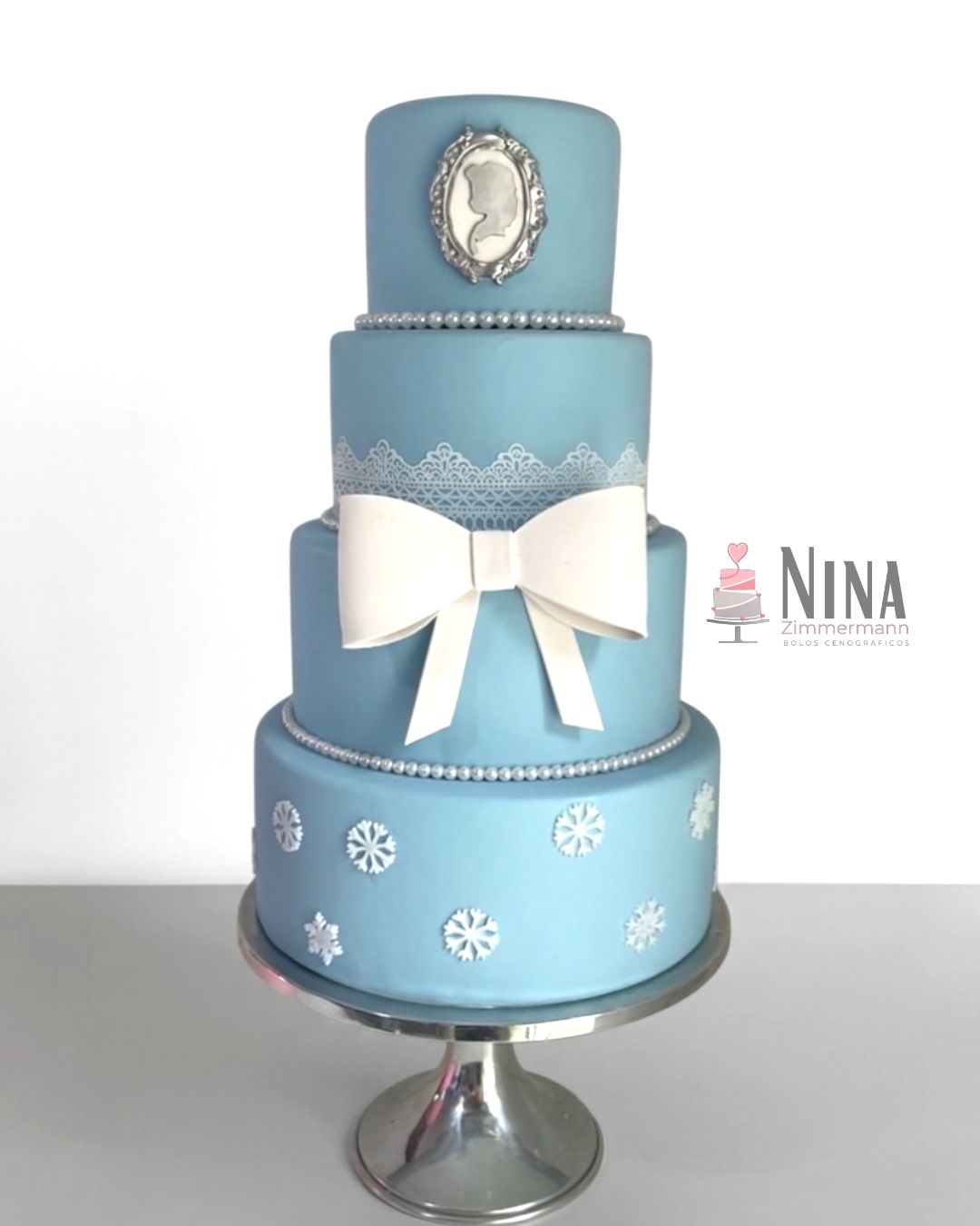 Bolo cenográfico Frozen 4 — aluguel Nina Z Biscuit
