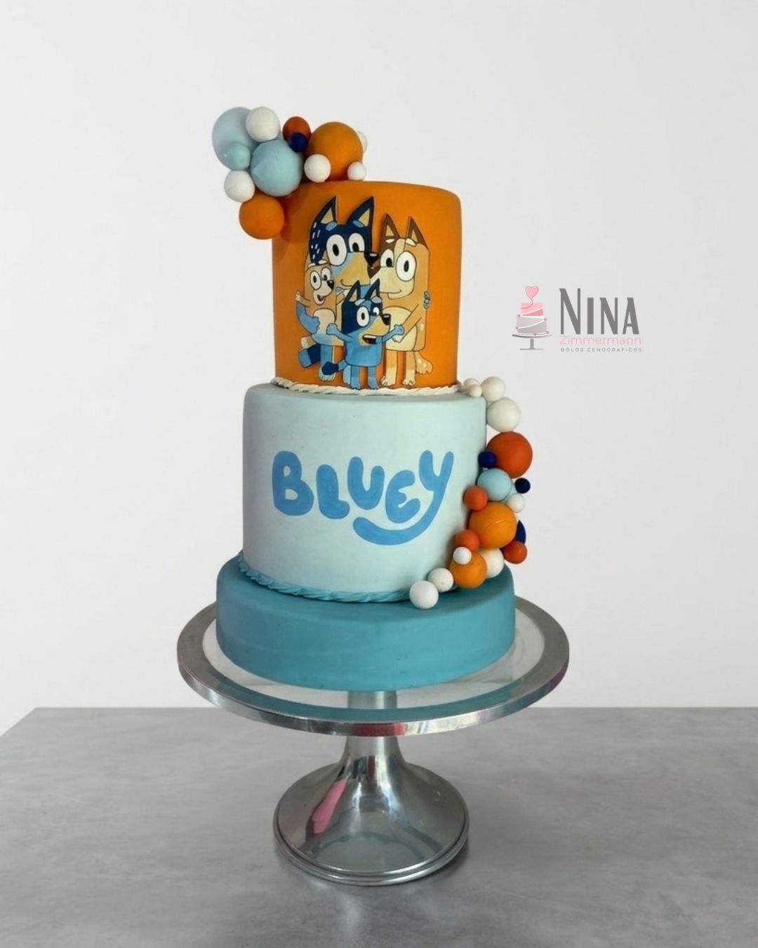 Bolo cenográfico Bluey — aluguel Nina Z Biscuit