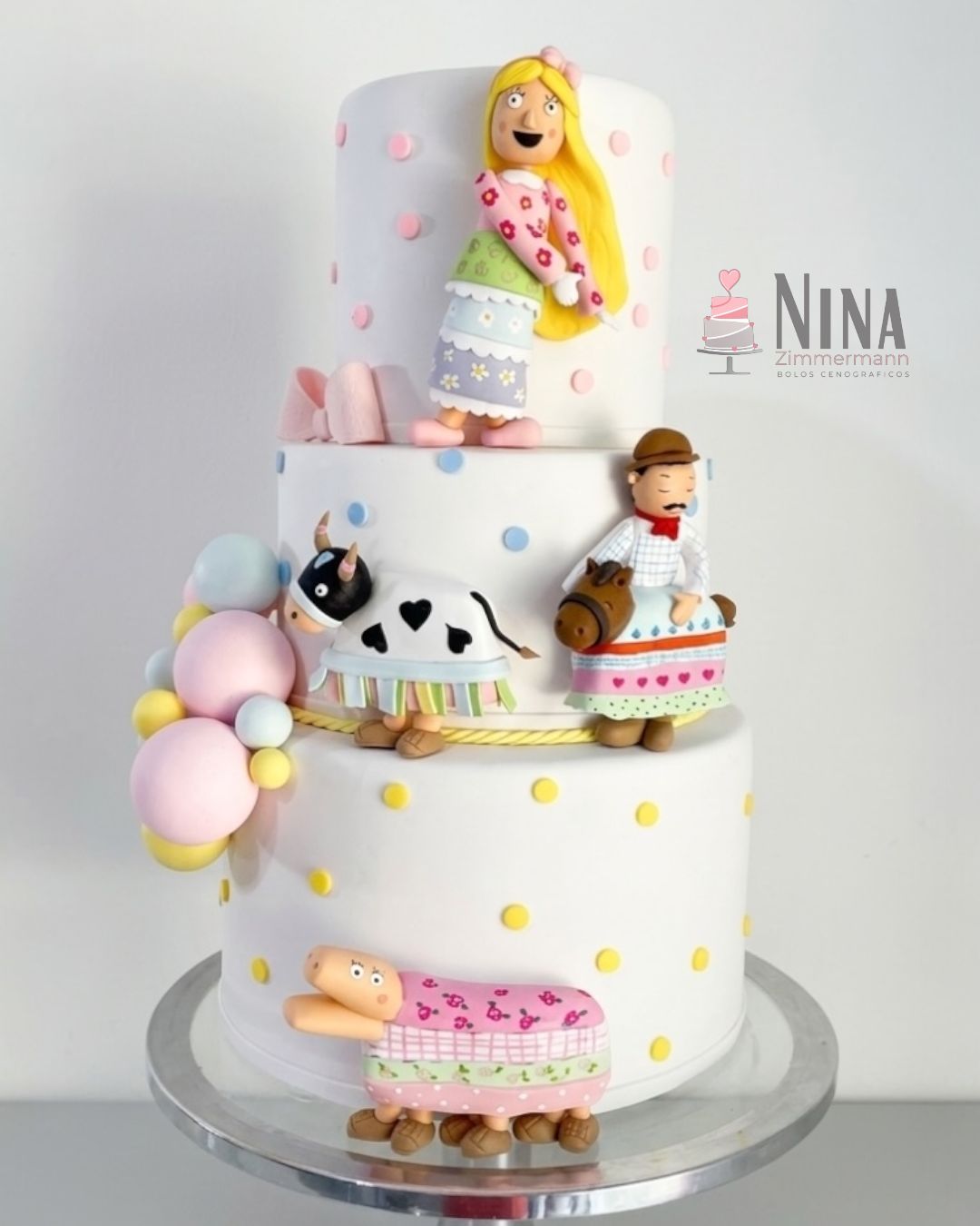 Bolo cenográfico Boi de Mamão - menina — aluguel Nina Z Biscuit
